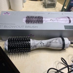Sutra 2 inch blow dry brush.